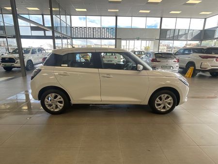 2025-Suzuki-Swift-12-GL_2