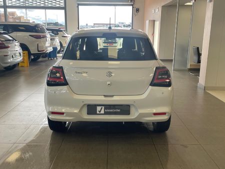 2025-Suzuki-Swift-12-GL_4