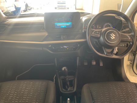 2025-Suzuki-Swift-12-GL_5