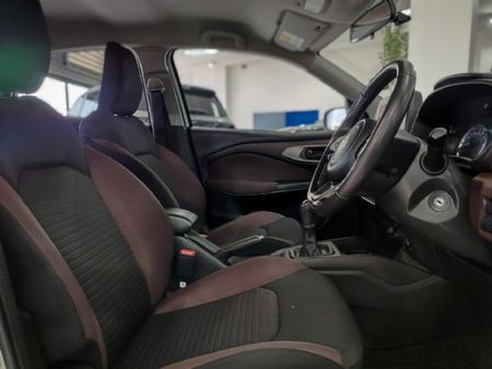 2025-Toyota-Starlet-Cross-15XS_10