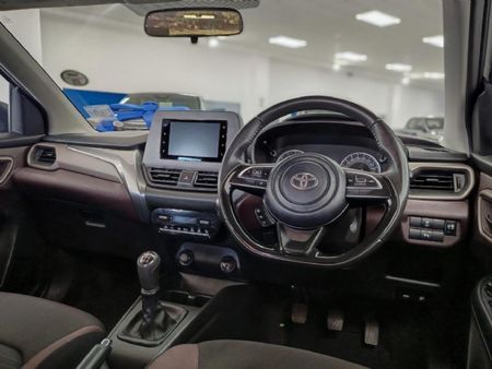 2025-Toyota-Starlet-Cross-15XS_14