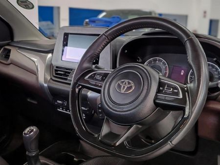 2025-Toyota-Starlet-Cross-15XS_15