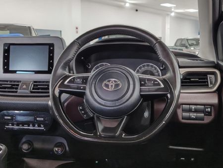 2025-Toyota-Starlet-Cross-15XS_16