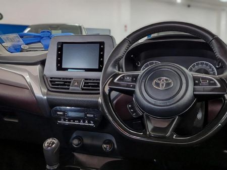 2025-Toyota-Starlet-Cross-15XS_17