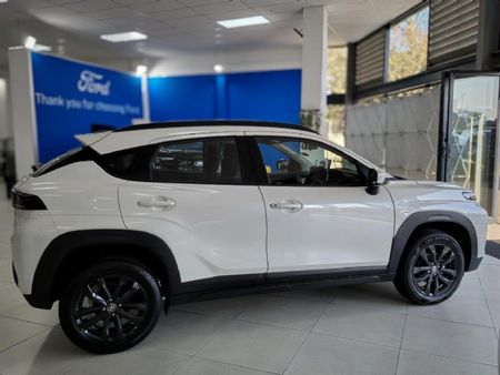 2025-Toyota-Starlet-Cross-15XS_5