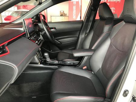 2025-Toyota-Corolla-Cross-18-GR-S-Hybrid_10