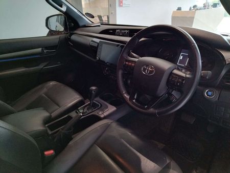 2024-Toyota-Hilux-28-GD-6-Raised-Body-Legend-Auto-Double-Cab_5