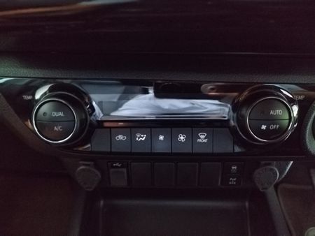 2024-Toyota-Hilux-28-GD-6-Raised-Body-Legend-Auto-Double-Cab_8