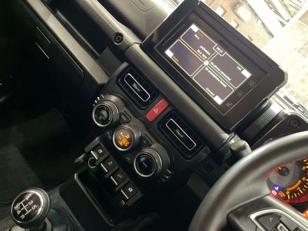 2023-Suzuki-Jimny-15-GLX_10