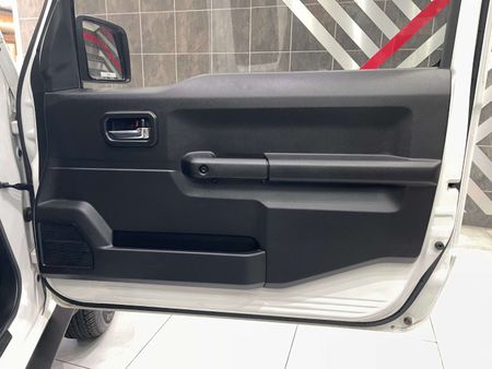2023-Suzuki-Jimny-15-GLX_11