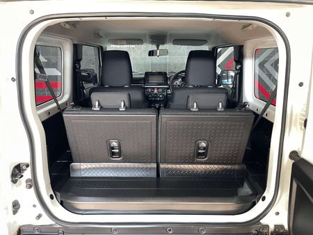 2023-Suzuki-Jimny-15-GLX_17