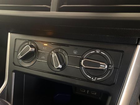 2025-Volkswagen-Polo-10-TSI-Life-Auto-DSG_11
