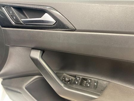 2025-Volkswagen-Polo-10-TSI-Life-Auto-DSG_16