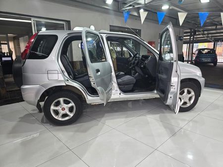 2002-Daihatsu-Terios-13_14