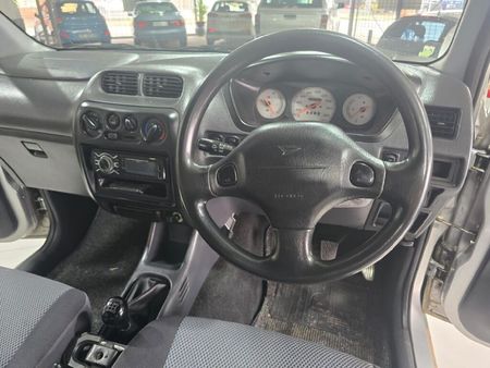 2002-Daihatsu-Terios-13_15