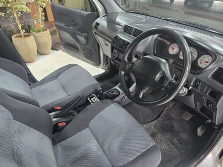 2002-Daihatsu-Terios-13_17