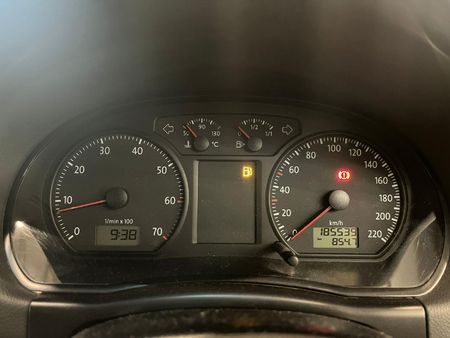 2011-Volkswagen-Polo-Vivo-16-5-dr_10