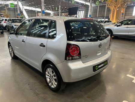 2011-Volkswagen-Polo-Vivo-16-5-dr_4
