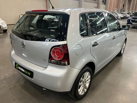 2011-Volkswagen-Polo-Vivo-16-5-dr_6