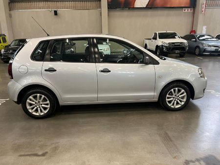 2011-Volkswagen-Polo-Vivo-16-5-dr_7