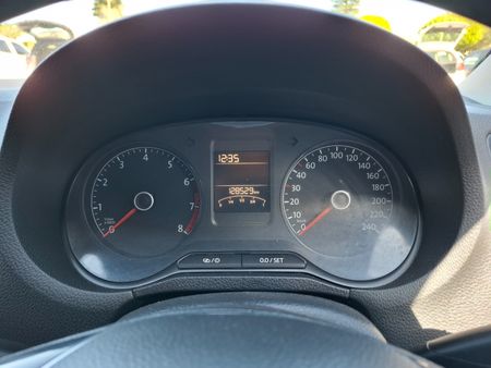 2018-Volkswagen-Polo-Vivo-16-Highline-5-dr_11