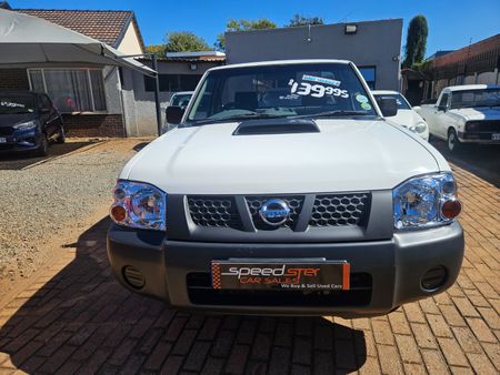 2015-Nissan-NP300-25-TDi-LWB-Single-Cab_1