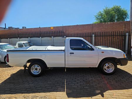 2015-Nissan-NP300-25-TDi-LWB-Single-Cab_4