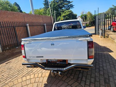 2015-Nissan-NP300-25-TDi-LWB-Single-Cab_5