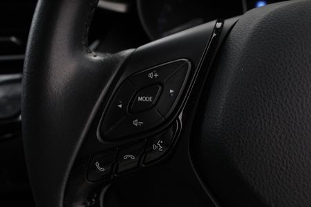 2022-Toyota-C-HR-12T-Luxury-Auto_4