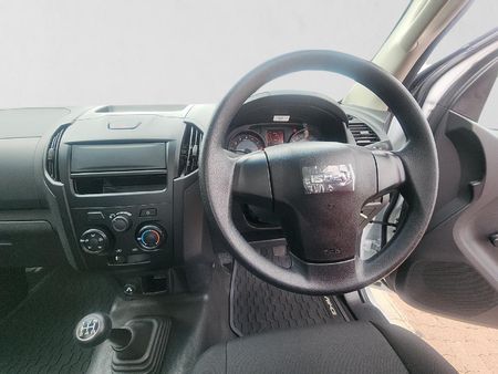 2026-Isuzu-D-Max-250C-Fleetside-Single-Cab_13