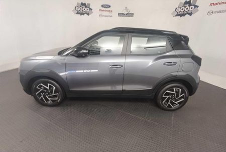 2026-Mahindra-XUV-3XO-12T-AX7L_9