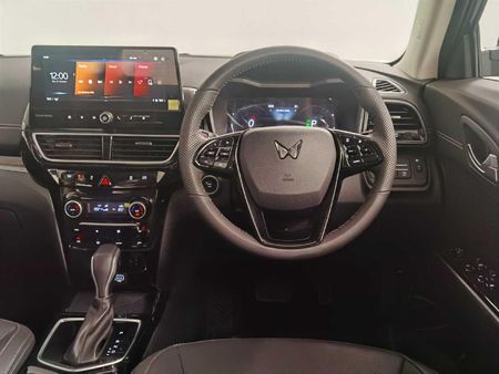 2026-Mahindra-XUV-3XO-12T-AX7L_13