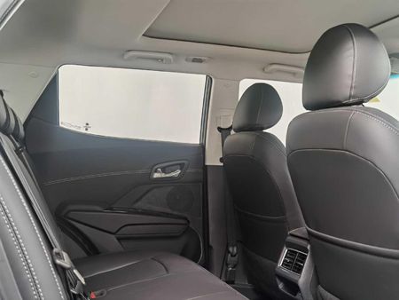 2026-Mahindra-XUV-3XO-12T-AX7L_15