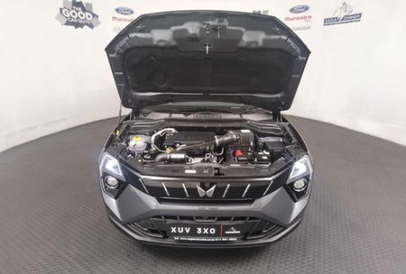2026-Mahindra-XUV-3XO-12T-AX7L_3