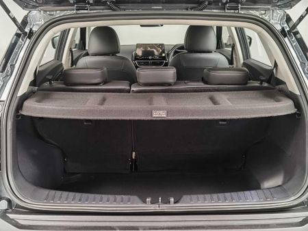 2026-Mahindra-XUV-3XO-12T-AX7L_5
