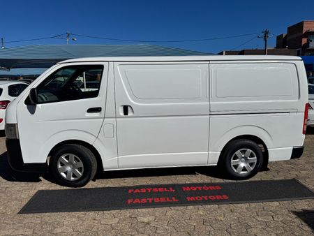 2011-Toyota-Quantum-27-Panel-Van_1