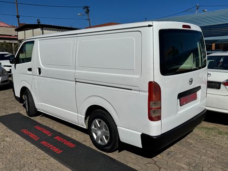 2011-Toyota-Quantum-27-Panel-Van_2