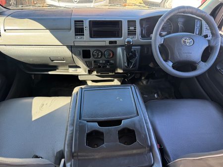 2011-Toyota-Quantum-27-Panel-Van_4