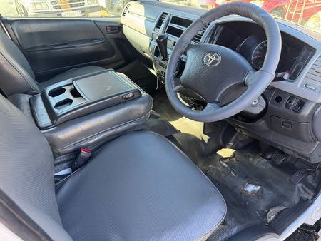 2011-Toyota-Quantum-27-Panel-Van_5