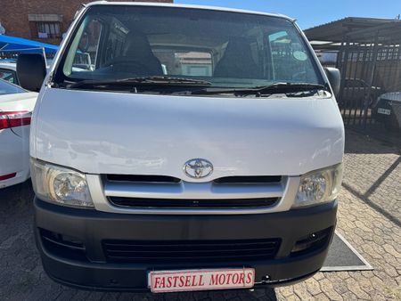 2011-Toyota-Quantum-27-Panel-Van_7