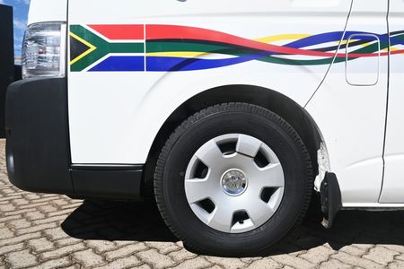 2019-Toyota-Quantum-25-D-4D-Sesfikile-16-seat_9
