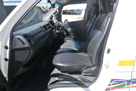 2019-Toyota-Quantum-25-D-4D-Sesfikile-16-seat_4