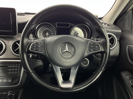 2016-Mercedes-Benz-GLA-220-CDI-Auto-4Matic_11