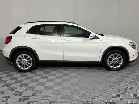 2016-Mercedes-Benz-GLA-220-CDI-Auto-4Matic_16