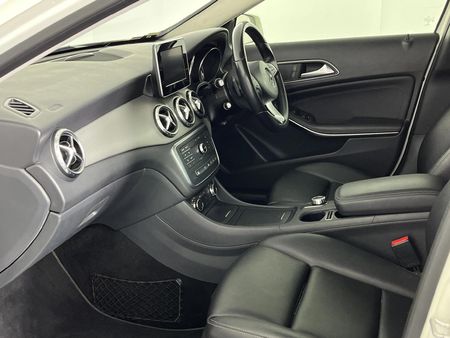 2016-Mercedes-Benz-GLA-220-CDI-Auto-4Matic_8