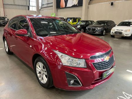 2013-Chevrolet-Cruze-16-LS-Hatch_0