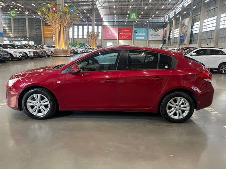 2013-Chevrolet-Cruze-16-LS-Hatch_3