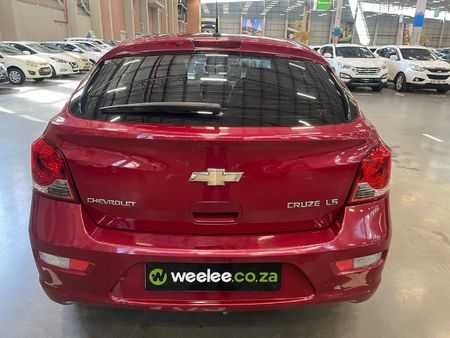 2013-Chevrolet-Cruze-16-LS-Hatch_5