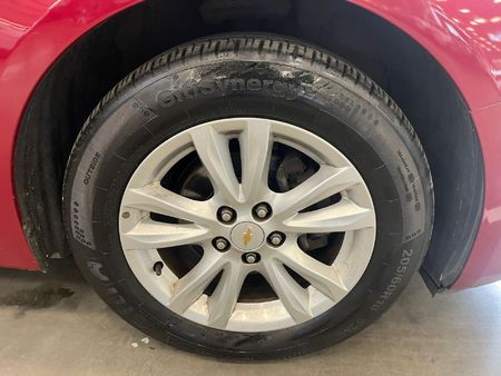 2013-Chevrolet-Cruze-16-LS-Hatch_8