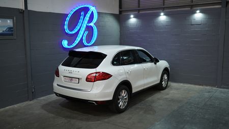 2013-Porsche-Cayenne-Diesel-Auto_2